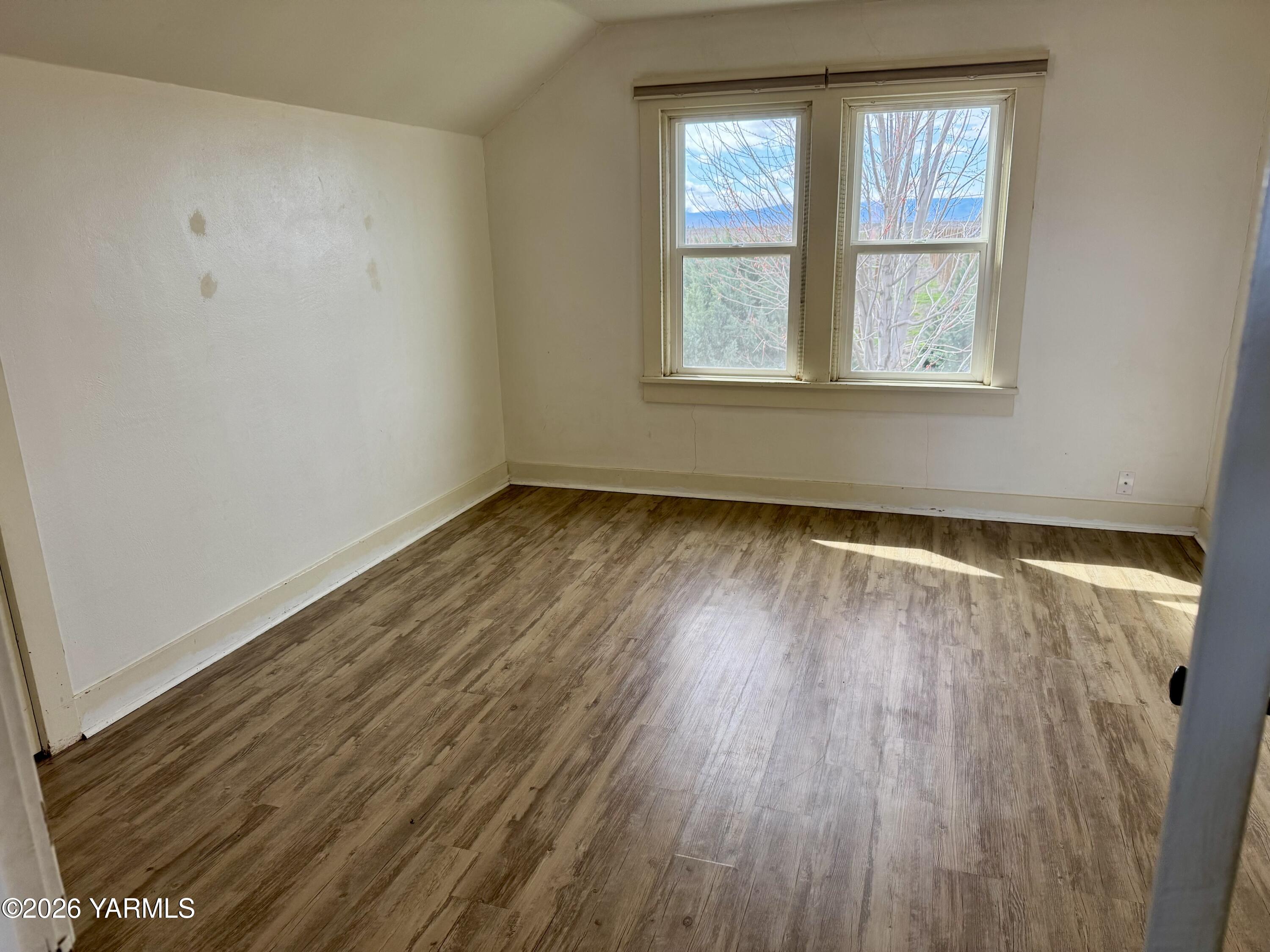 7801 Campbell Road, Unit 1 Toppenish, WA 98948 - Photo 28 of 46 an empty room with wooden floor and windows