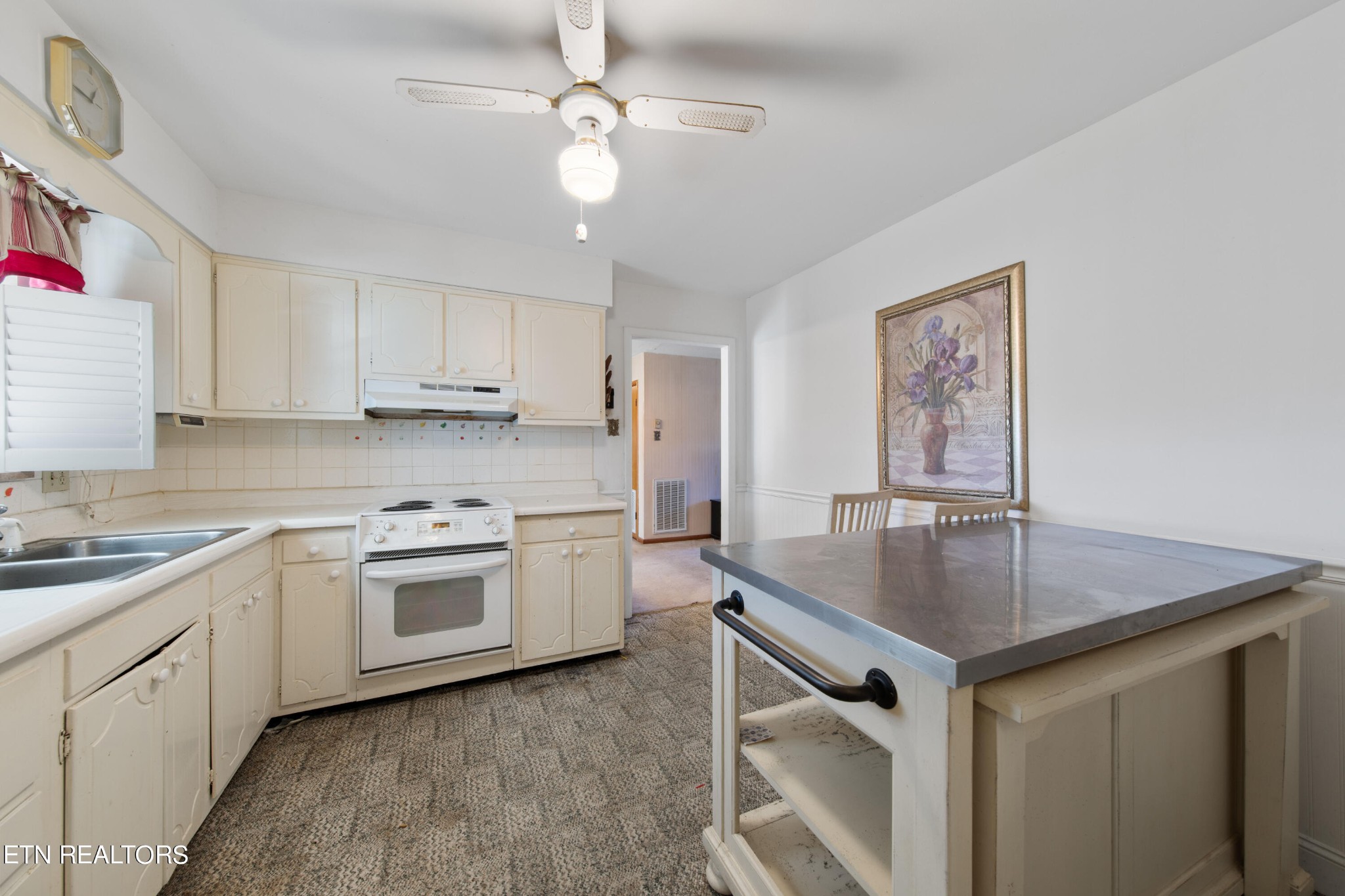 129 Peterson Road Knoxville, TN 37934 - Photo 14 of 24 a kitchen with kitchen island granite countertop a sink cabinets and stainless steel appliances