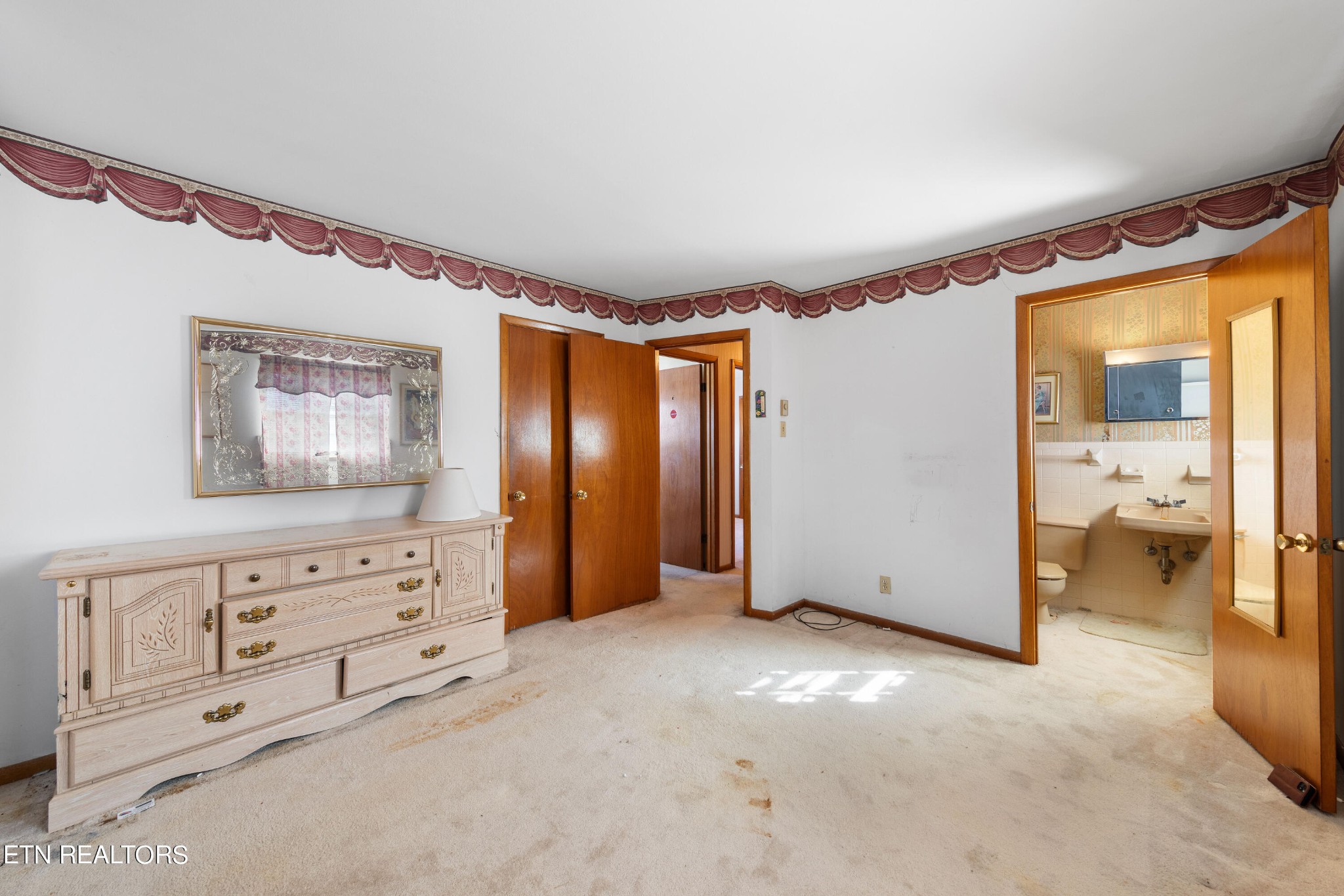 129 Peterson Road Knoxville, TN 37934 - Photo 5 of 24 a view of livingroom with furniture