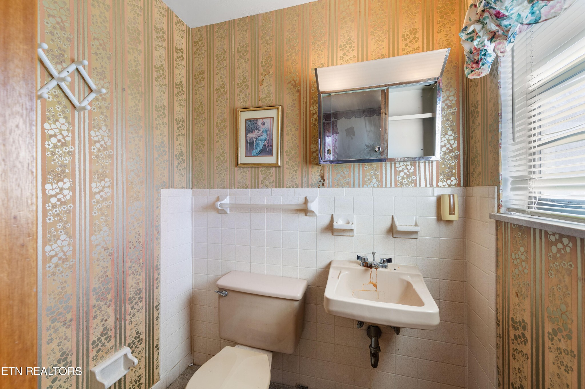 129 Peterson Road Knoxville, TN 37934 - Photo 6 of 24 a bathroom with a sink toilet and mirror