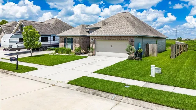 $290,000 | 214 Ashton Oaks Lane, Luling, LA 70070
