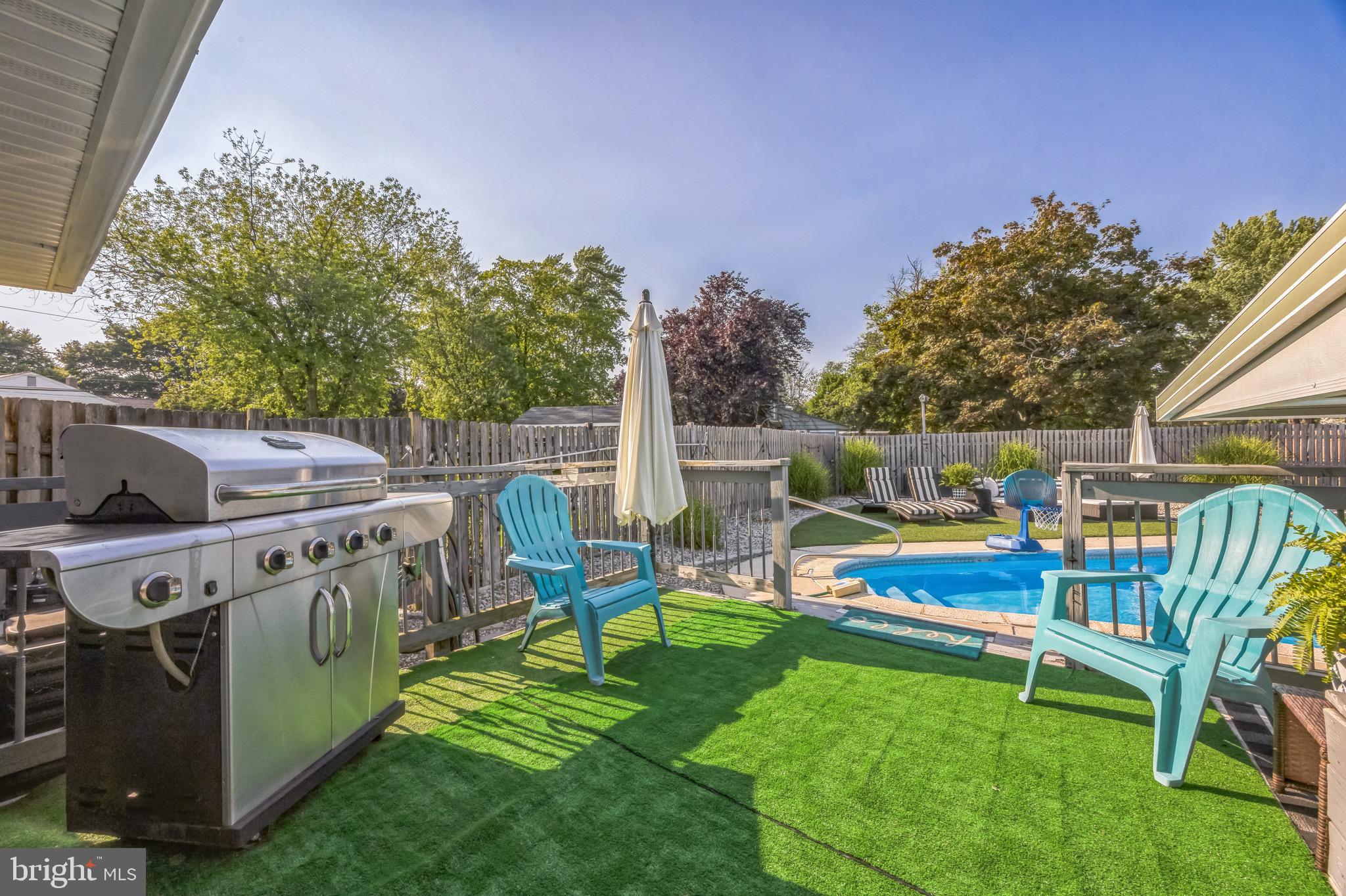 333 Farmdale Road Moorestown, NJ 08057 - Photo 38 of 45 a view of a chairs and table in the garden