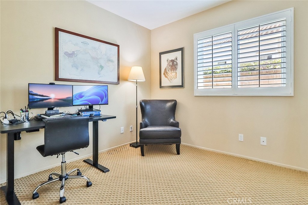 5205 Pesto Way Oak Park, CA 91377 - Photo 27 of 71 a workspace with furniture and a window
