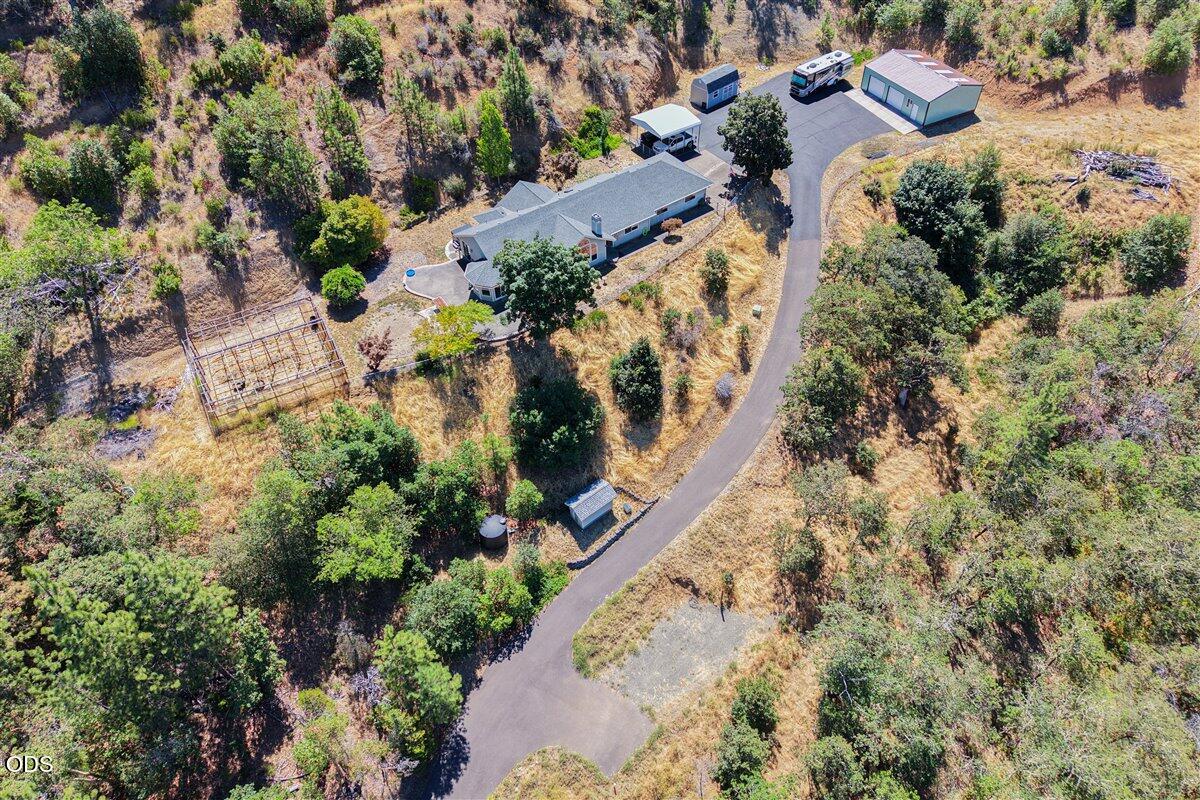 1040 Wards Creek Road Rogue River, OR 97537 - Photo 37 of 44