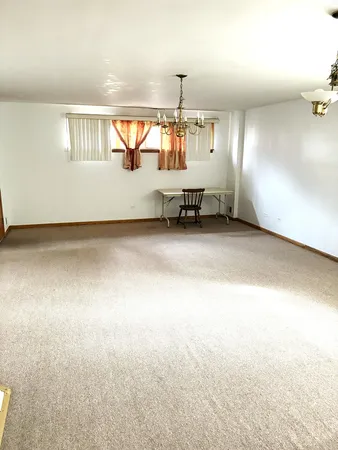 $1,600 | 463 West 23rd Place, Chicago, IL 60616