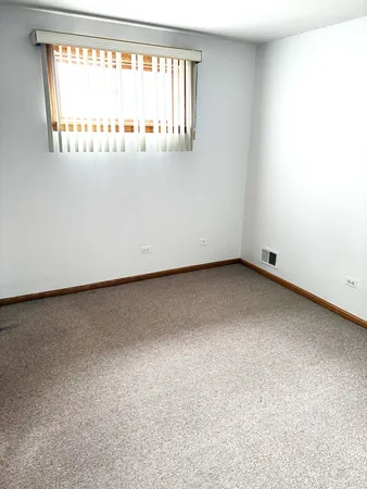 $1,600 | 463 West 23rd Place, Chicago, IL 60616