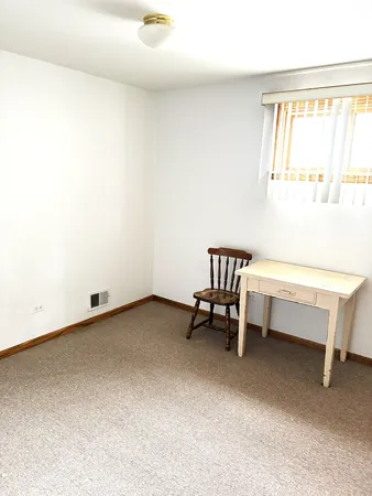 $1,600 | 463 West 23rd Place, Chicago, IL 60616