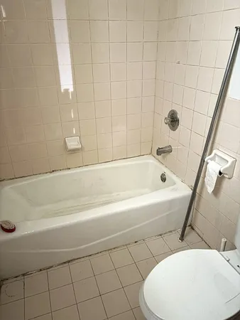 $1,600 | 463 West 23rd Place, Chicago, IL 60616