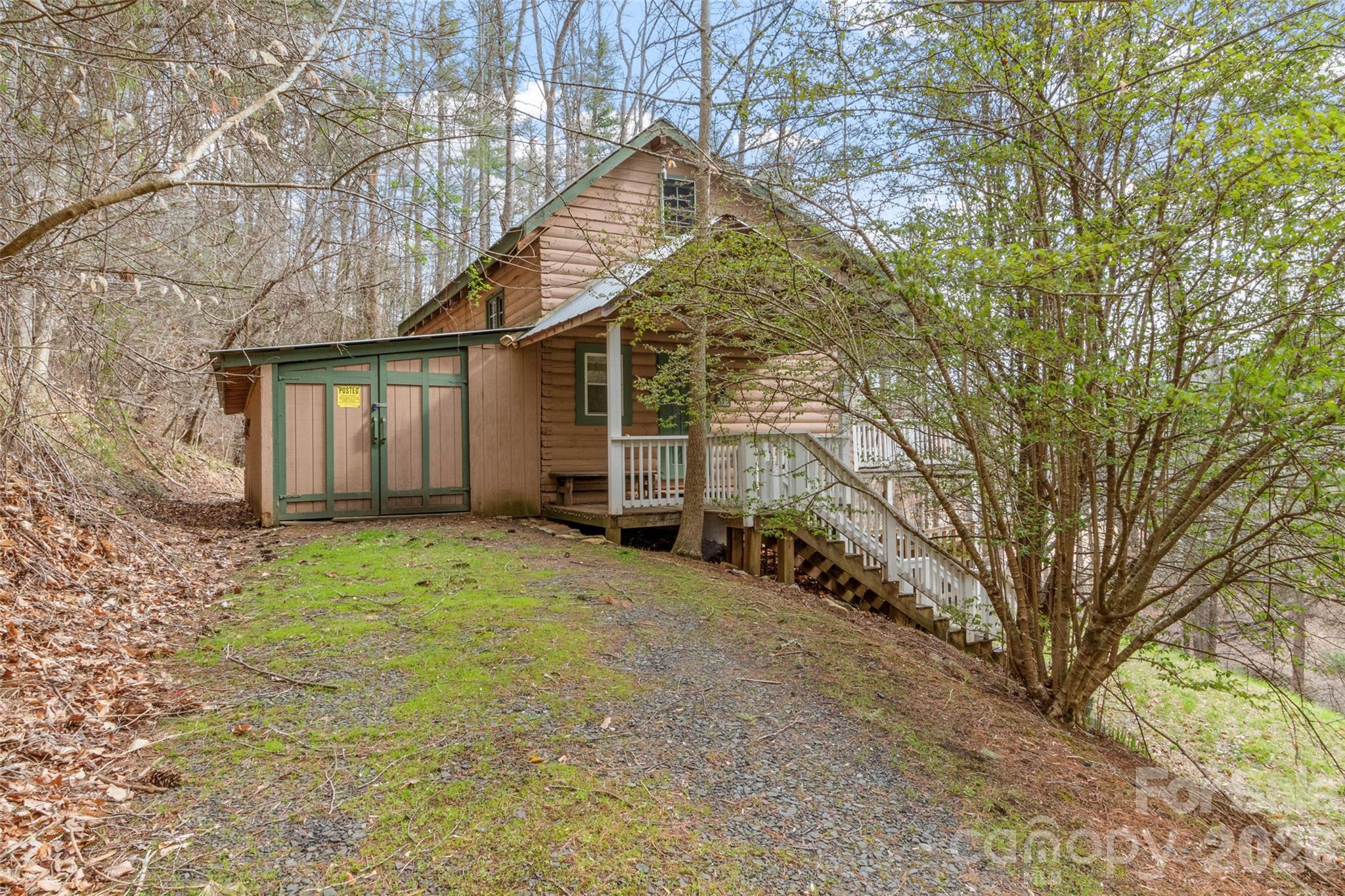 2701 Roses Branch Road Bakersville, NC 28705 - Photo 4 of 41