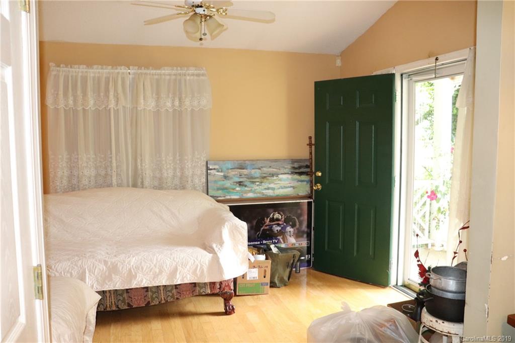 2001 Double Oaks Road Charlotte, NC 28206 - Photo 3 of 32 Gallery Image 3