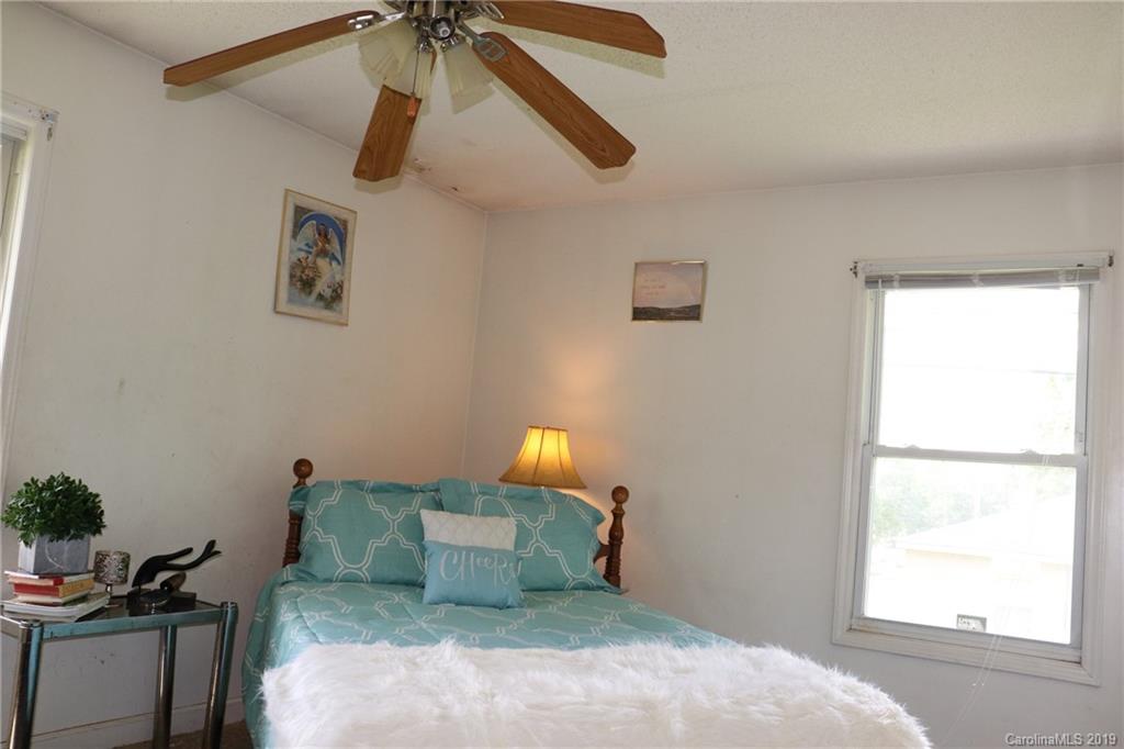 2001 Double Oaks Road Charlotte, NC 28206 - Photo 8 of 32 Gallery Image 8
