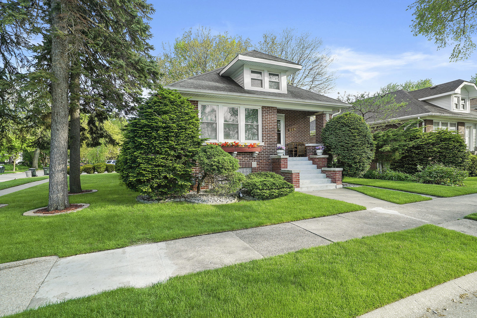 225 East Quincy Street Riverside, IL 60546 - Photo 2 of 32 a front view of a house with a yard