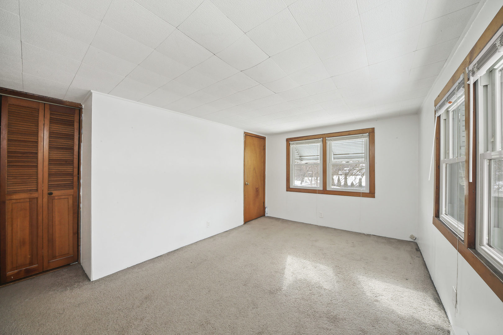 225 East Quincy Street Riverside, IL 60546 - Photo 16 of 32 an empty room with windows