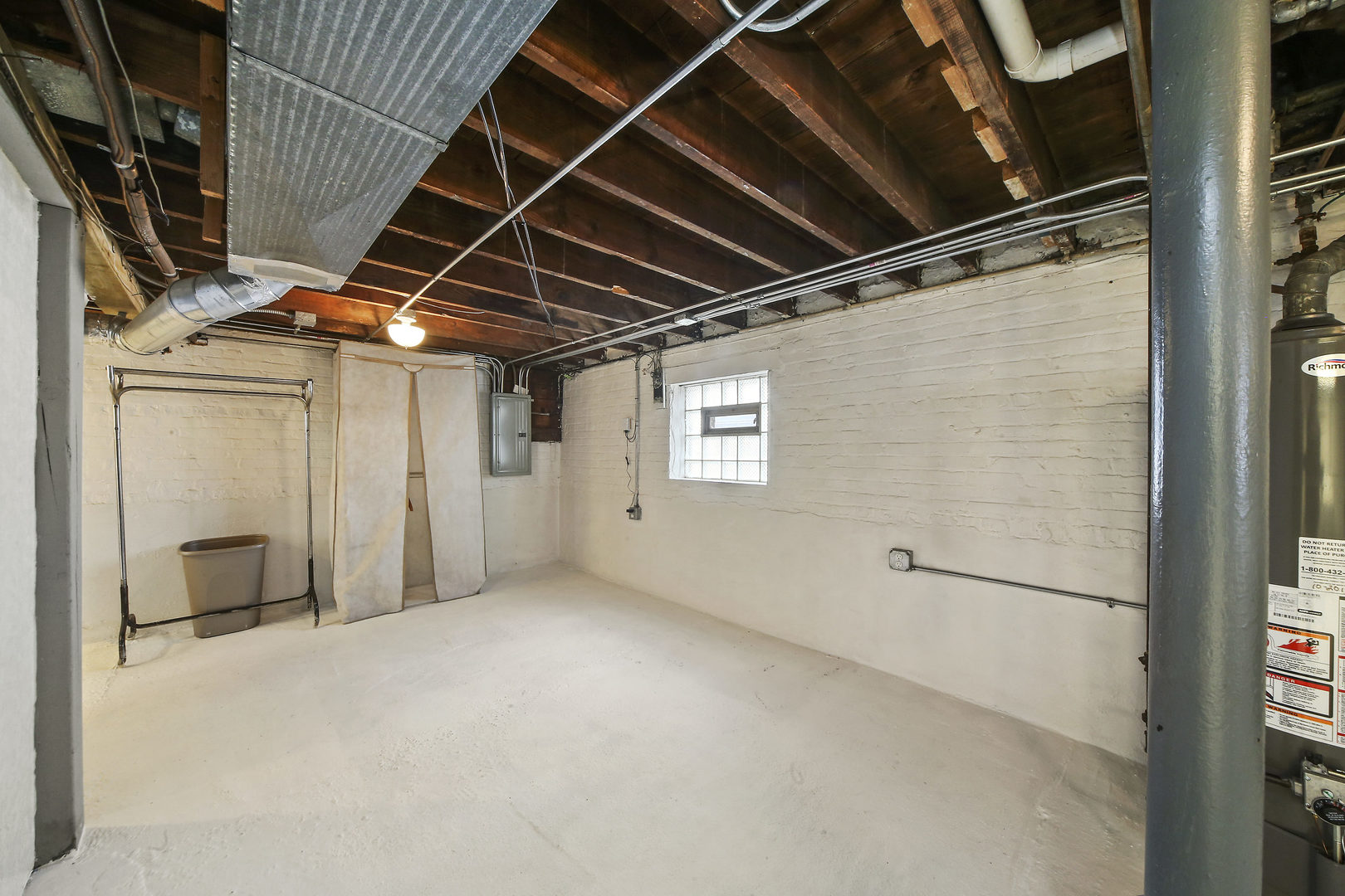 225 East Quincy Street Riverside, IL 60546 - Photo 20 of 32 a view of room