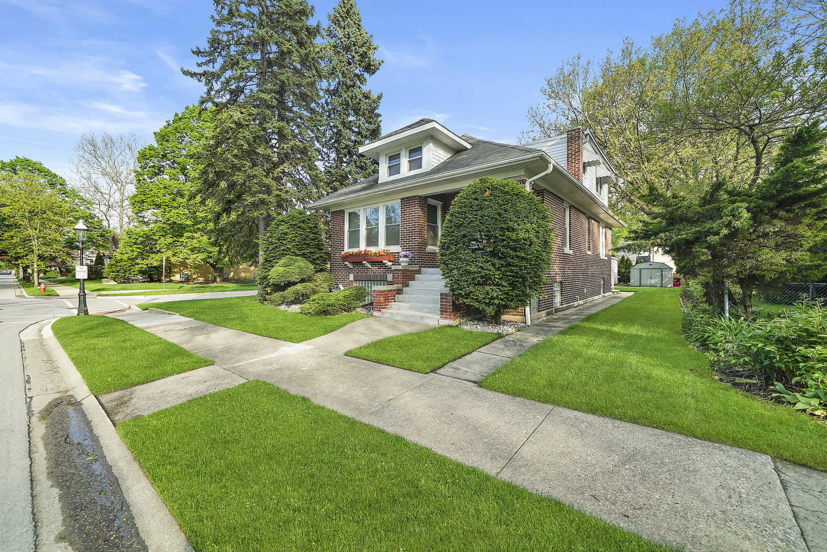 225 East Quincy Street Riverside, IL 60546 - Photo 3 of 32 a front view of a house with a yard