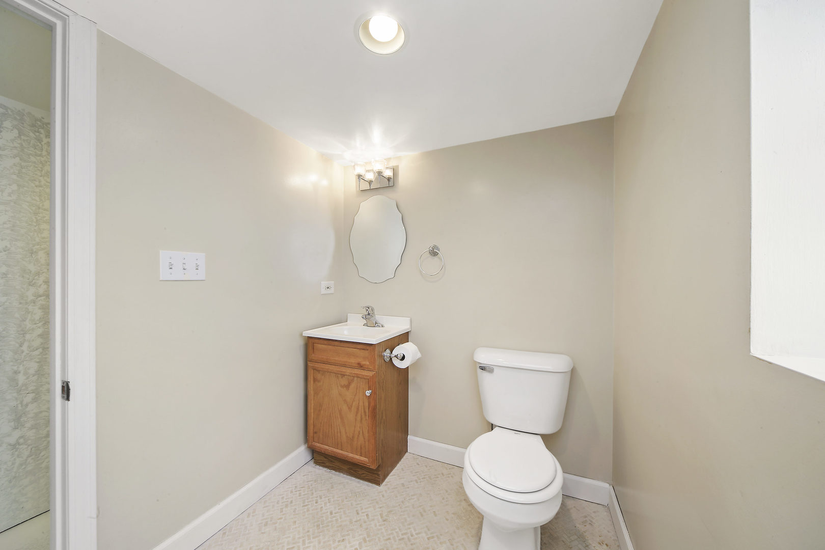 225 East Quincy Street Riverside, IL 60546 - Photo 23 of 32 a bathroom with a toilet and a mirror