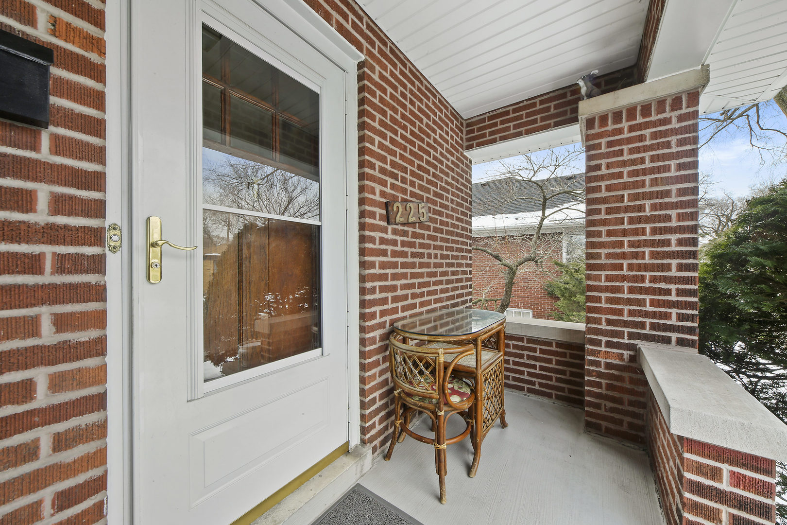 225 East Quincy Street Riverside, IL 60546 - Photo 25 of 32 a balcony with table and chairs