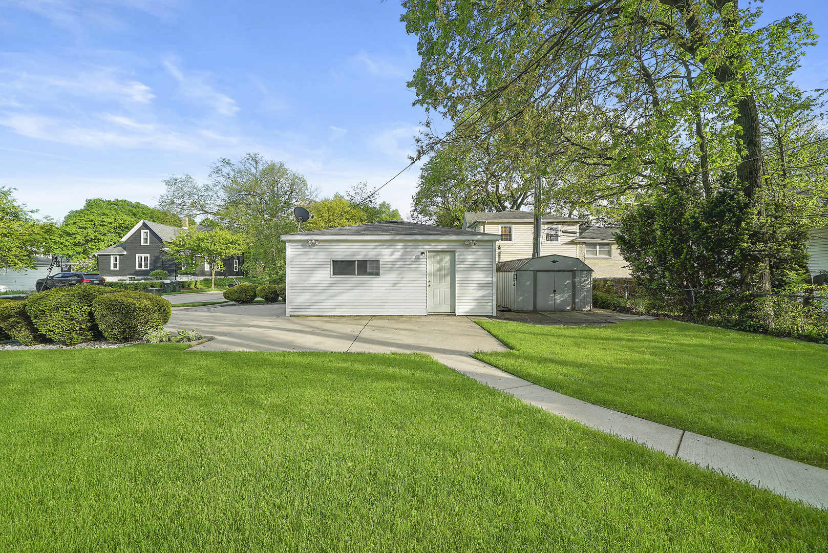 225 East Quincy Street Riverside, IL 60546 - Photo 27 of 32 a view of a house with backyard and a garden
