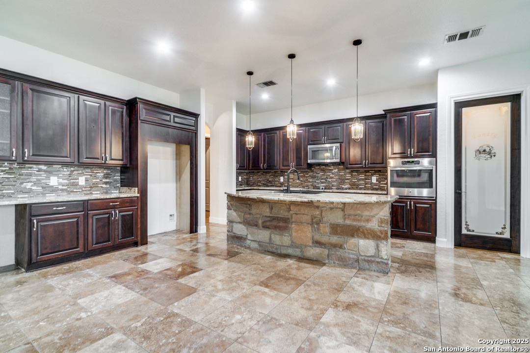 1118 Springfield Drive Spring Branch, TX 78070 - Photo 11 of 31