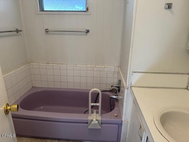 1500 Richmond Road, Unit 1 Santa Paula, CA 93060 - Photo 15 of 20 a bath tub sitting next to a toilet