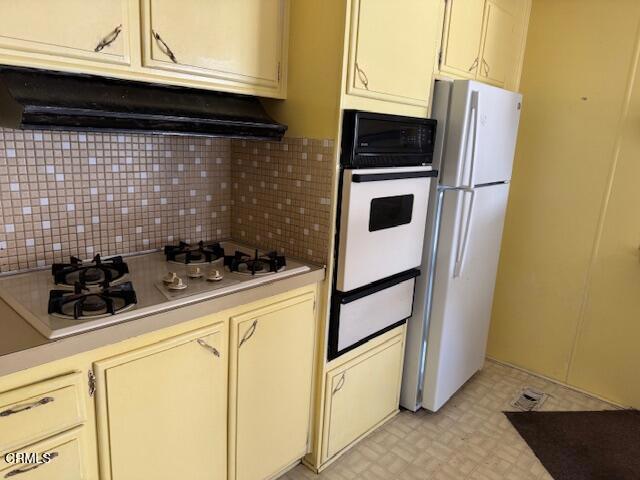 1500 Richmond Road, Unit 1 Santa Paula, CA 93060 - Photo 9 of 20 a kitchen with a stove and a refrigerator