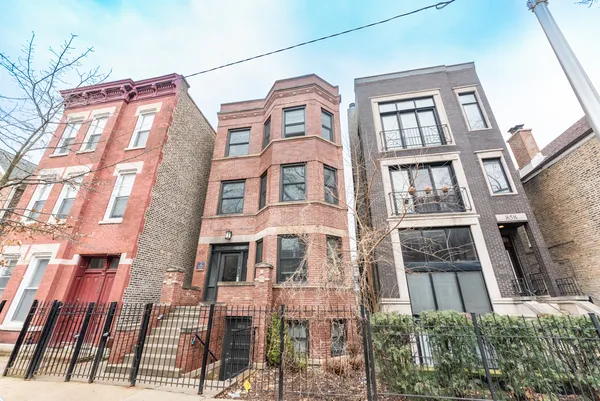 $2,565 | 856 North Hermitage Avenue, Unit 2R, Chicago, IL 60622