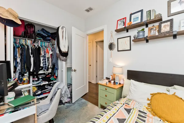 $2,565 | 856 North Hermitage Avenue, Unit 2R, Chicago, IL 60622