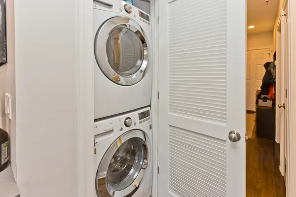 $2,565 | 856 North Hermitage Avenue, Unit 2R, Chicago, IL 60622