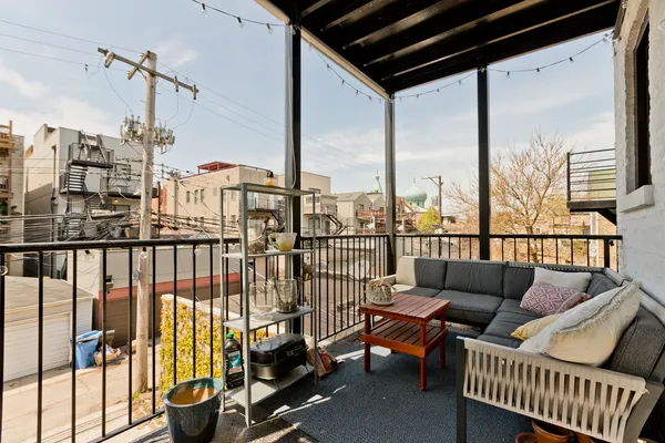 $2,565 | 856 North Hermitage Avenue, Unit 2R, Chicago, IL 60622