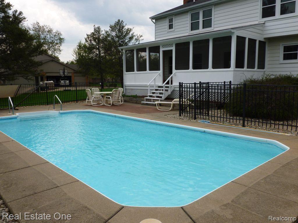 3243 Landview Drive Rochester, MI 48306 - Photo 39 of 41 P1040205.jpg