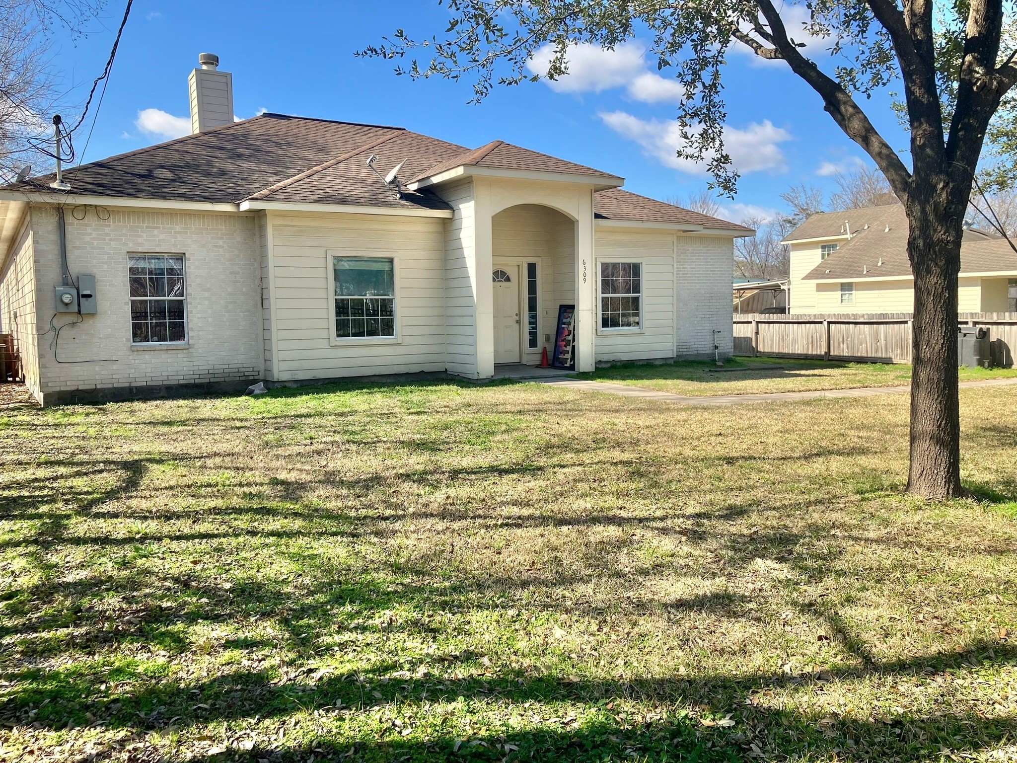 6309 East Houston Road Houston, TX 77028 - Photo 4 of 17 a view of a house with a yard