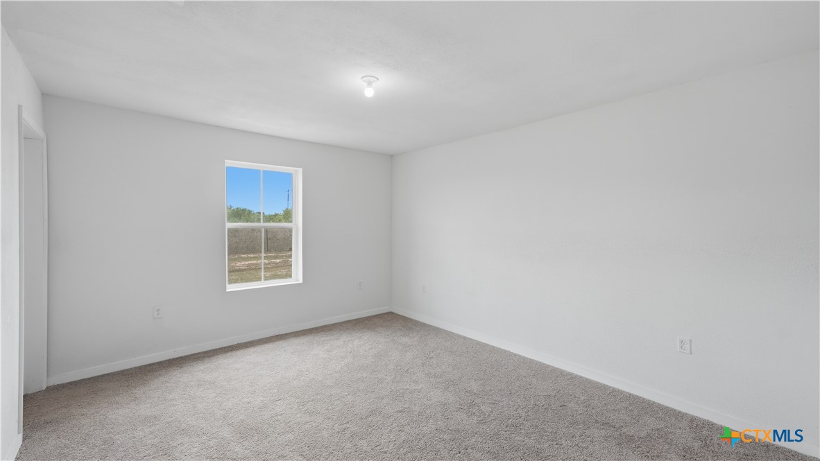 950 Highsmith Road Luling, TX 78648 - Photo 21 of 36 an empty room with a window