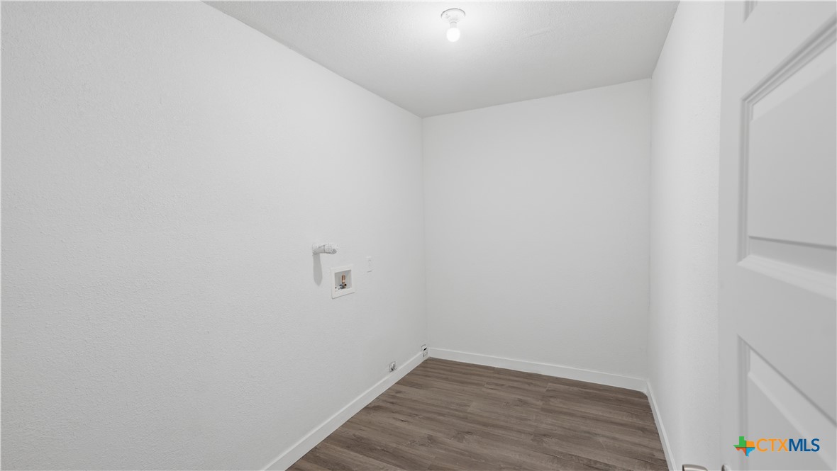 950 Highsmith Road Luling, TX 78648 - Photo 23 of 36 a view of an empty room