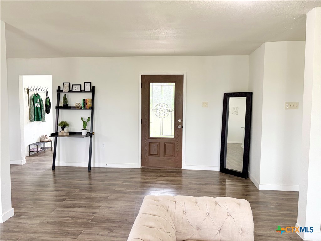 950 Highsmith Road Luling, TX 78648 - Photo 7 of 36 a living room with furniture and wooden floor