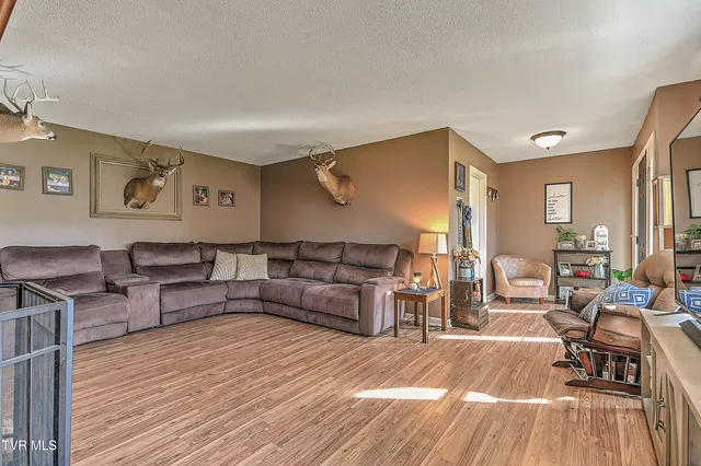 $419,000 | 464 Jonesboro Road, Piney Flats, TN 37686