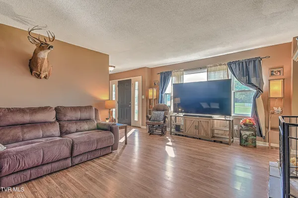 $399,900 | 464 Jonesboro Road, Piney Flats, TN 37686