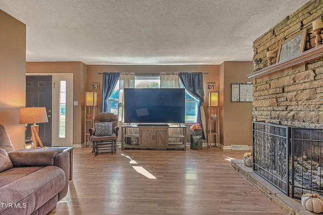 $419,000 | 464 Jonesboro Road, Piney Flats, TN 37686