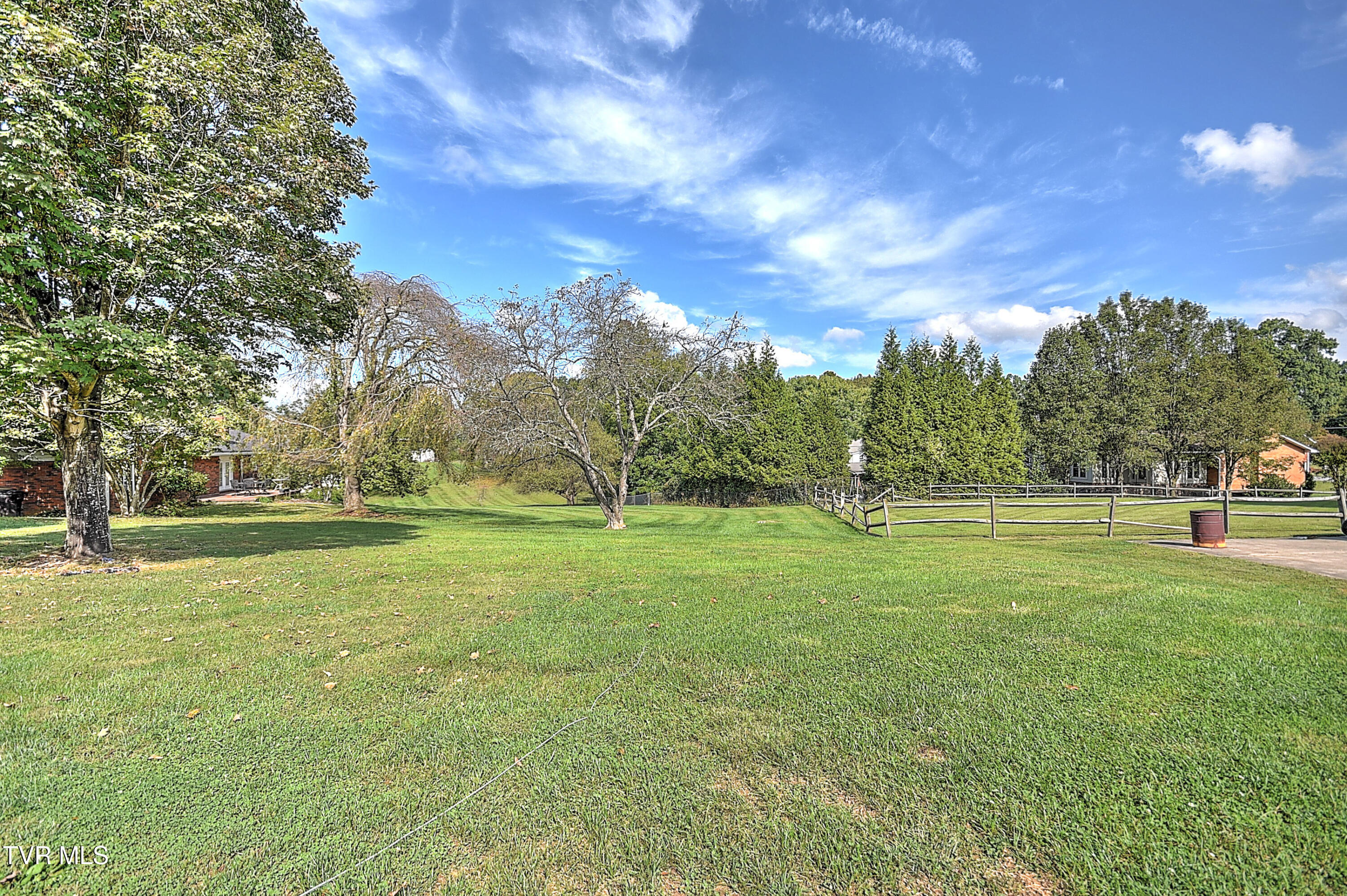 464 Jonesboro Road Piney Flats, TN 37686 - Photo 3 of 65 464 Jonesboro Rd SB-66