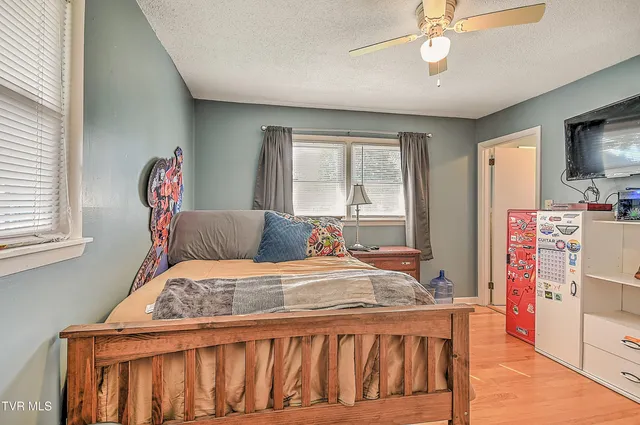 $419,000 | 464 Jonesboro Road, Piney Flats, TN 37686