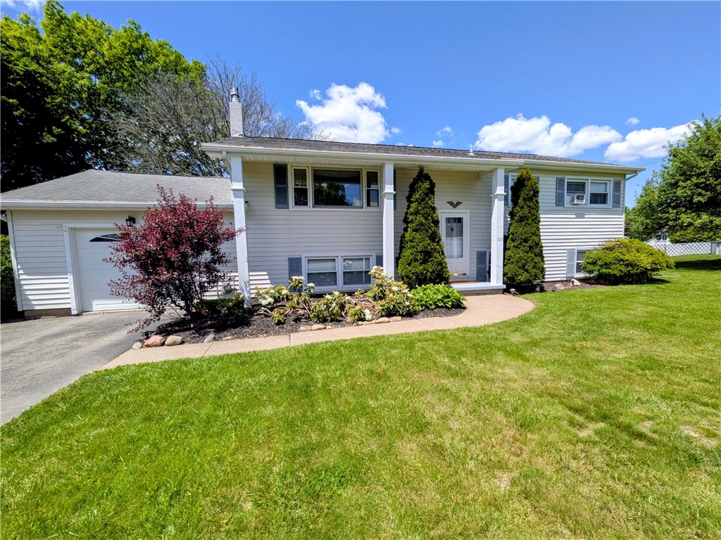 225 Meadowlark Road, Horseheads, NY. 5 Bedroom, 2