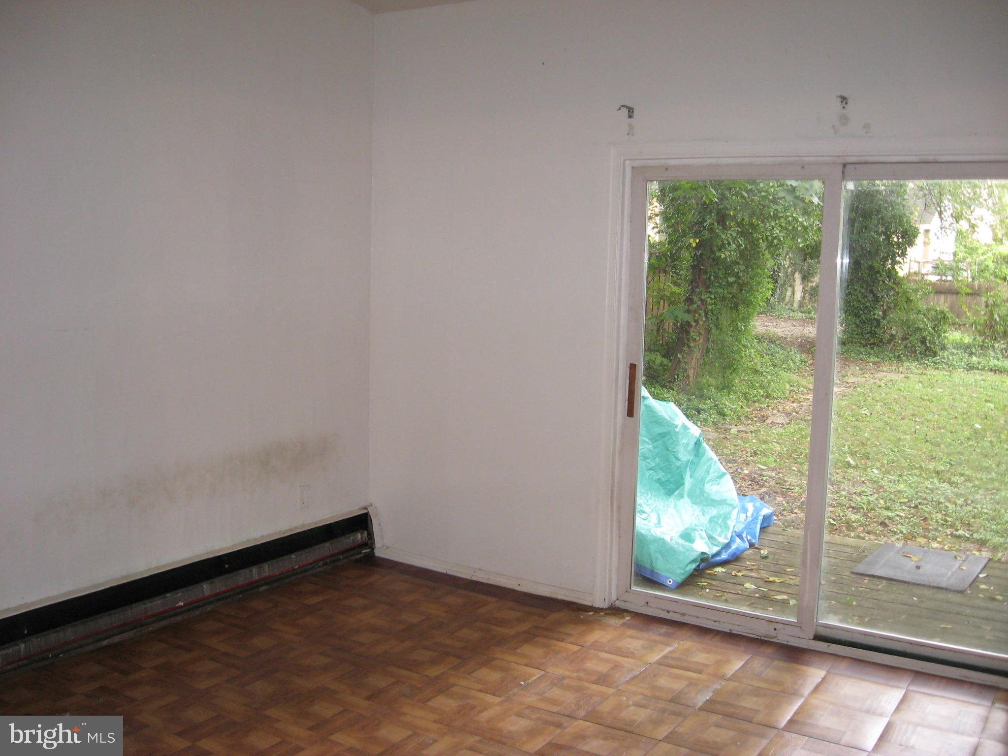 6009 York Road Baltimore, MD 21212 - Photo 14 of 17 1st floor unit - Living Room & slider to deck