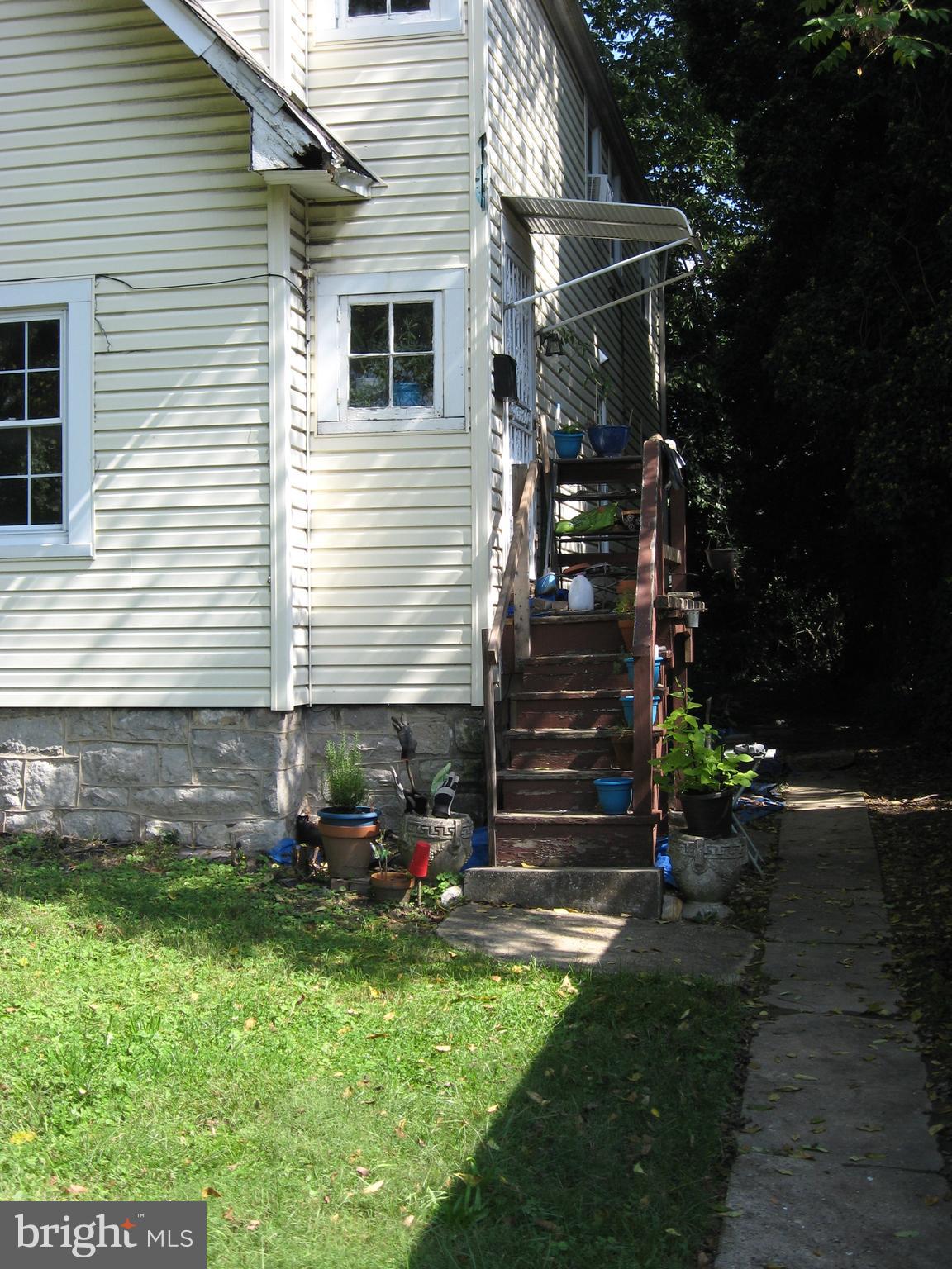 6009 York Road Baltimore, MD 21212 - Photo 3 of 17 View of entrance to 2nd floor unit