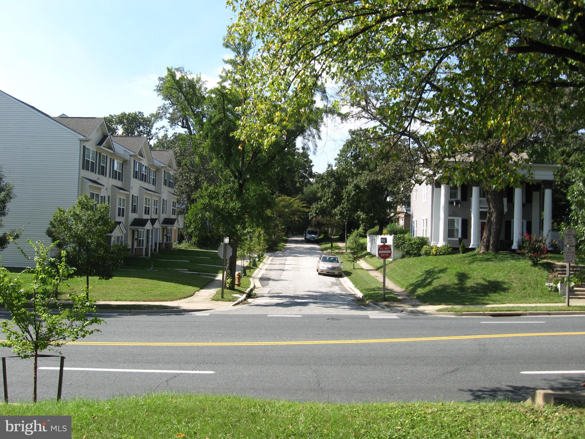 6009 York Road Baltimore, MD 21212 - Photo 4 of 17 View of neighboring properties from front yard