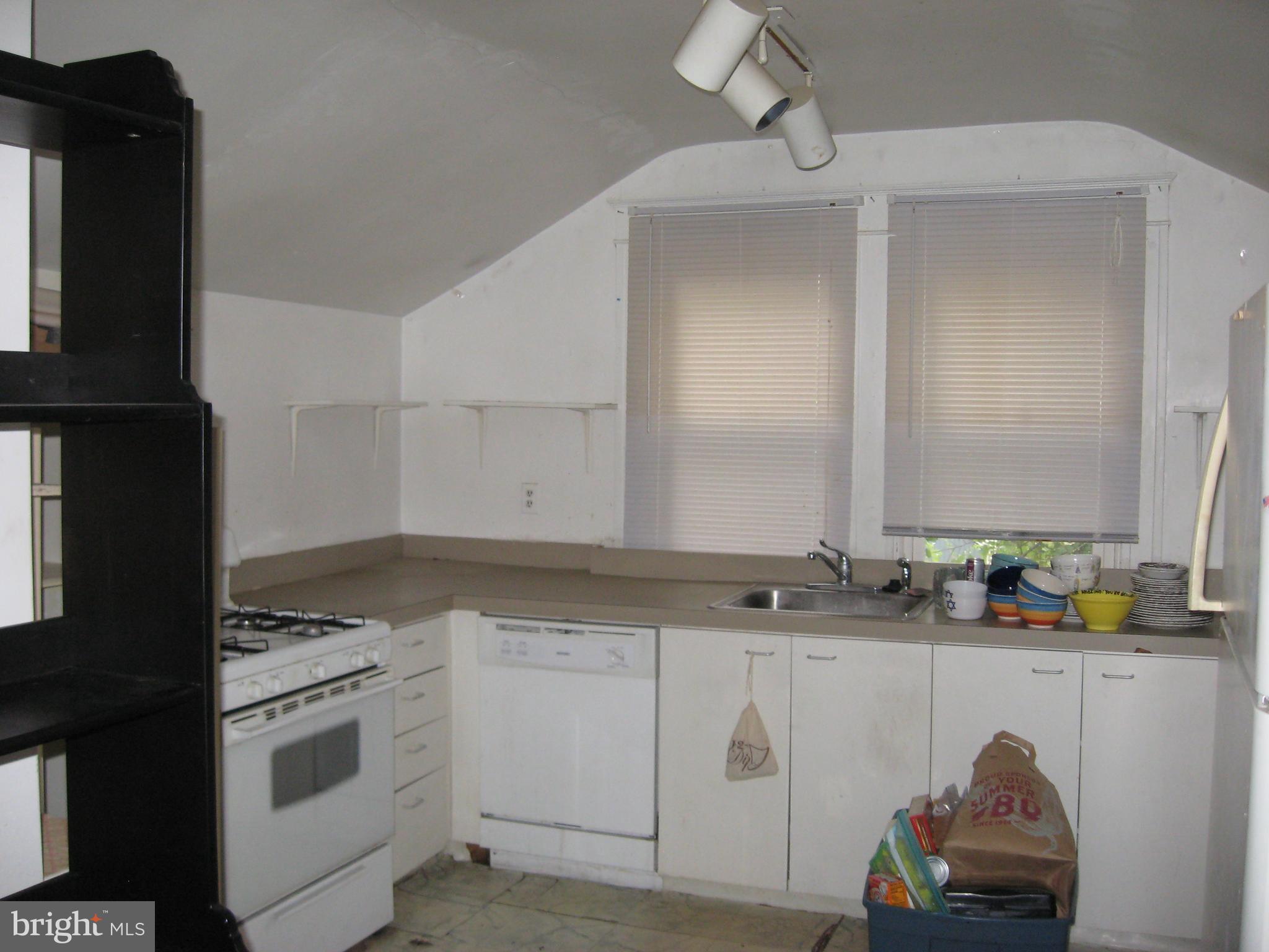 6009 York Road Baltimore, MD 21212 - Photo 8 of 17 2nd floor unit - Kitchen