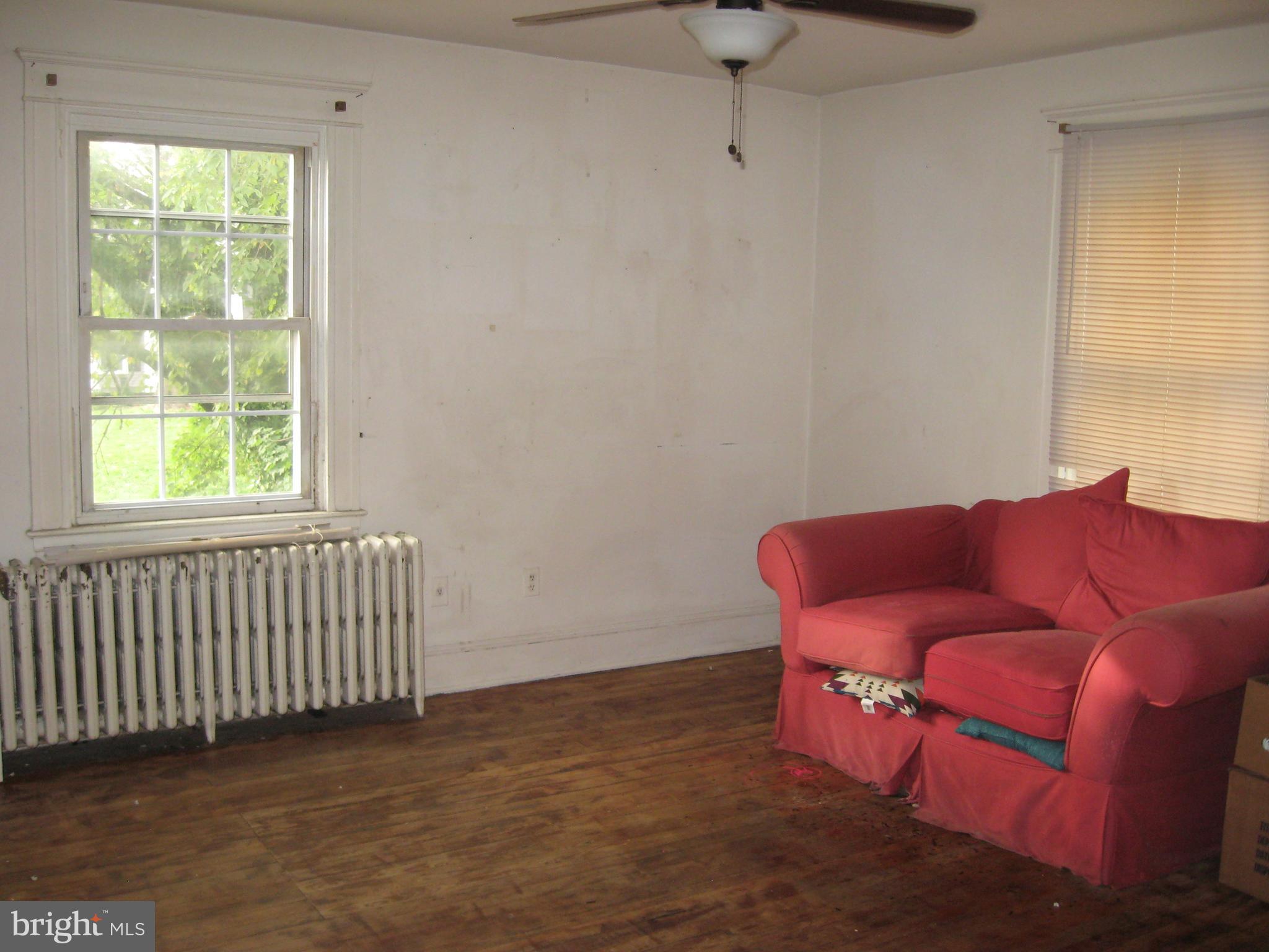 6009 York Road Baltimore, MD 21212 - Photo 9 of 17 2nd floor unit - Living Room