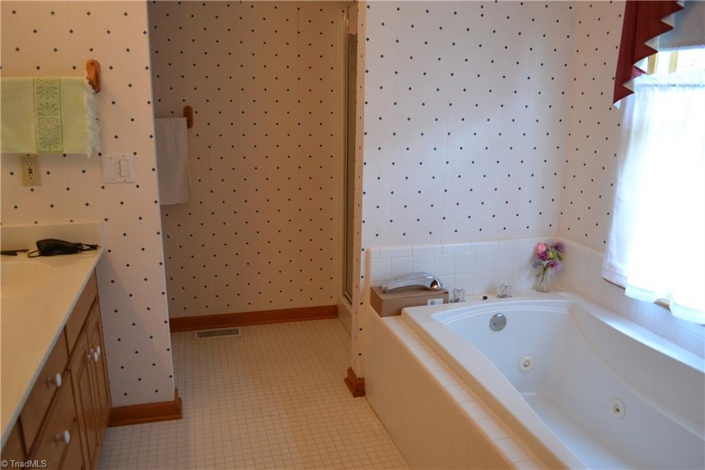 635 Haynes Road Summerfield, NC 27358 - Photo 10 of 18 Gallery Image 10
