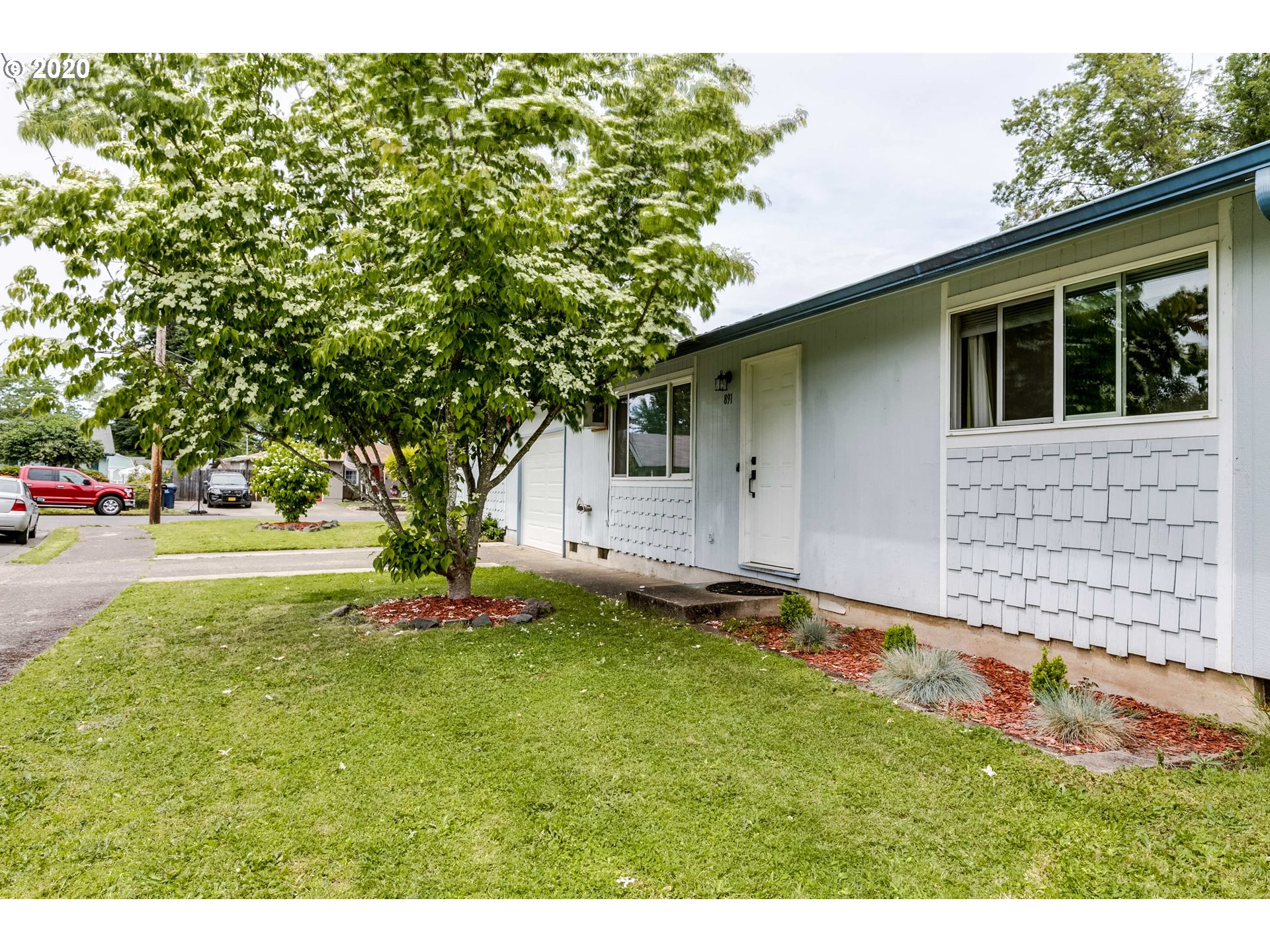 943 56th Place Springfield, OR 97478 - Photo 16 of 32