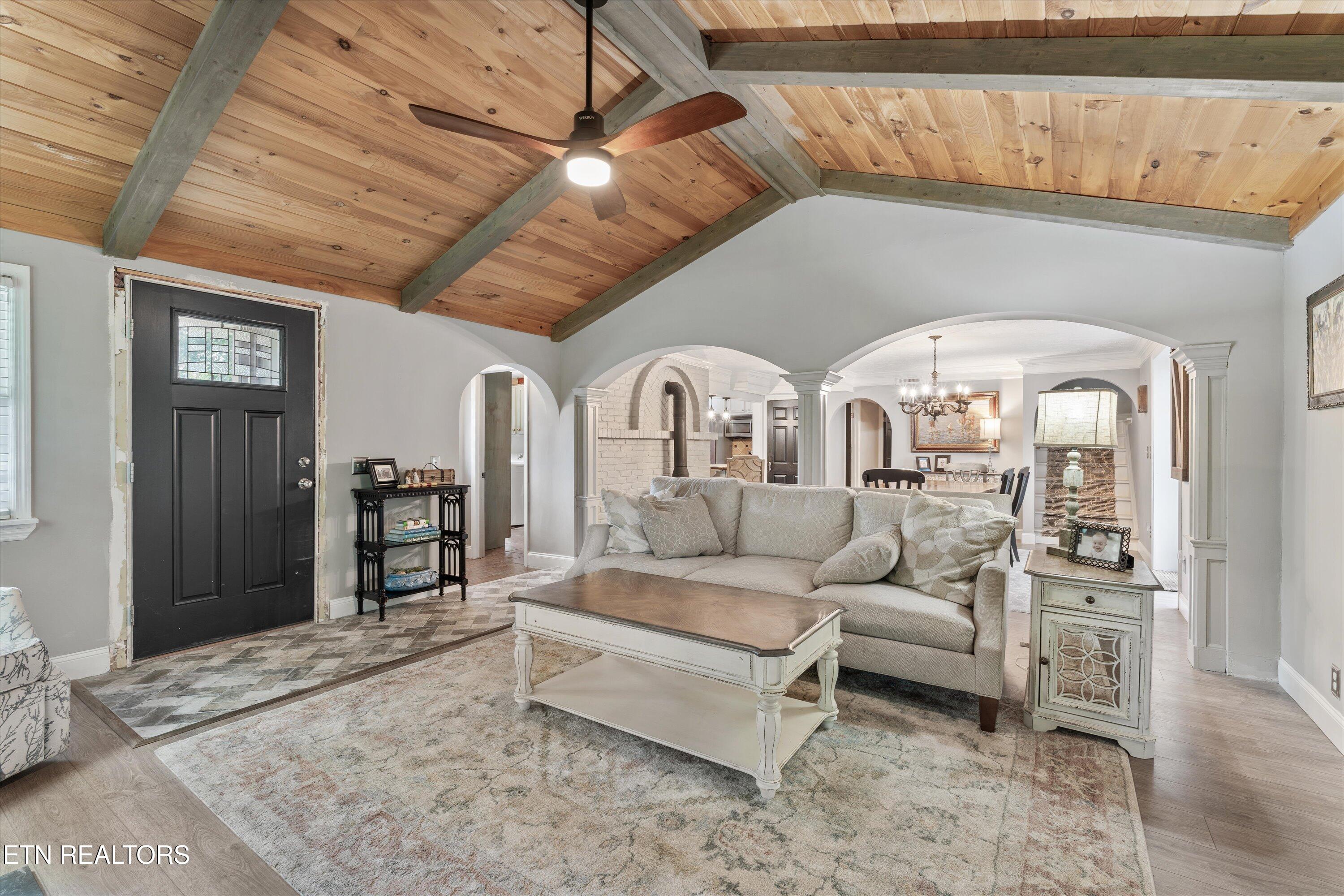 976 Lone Road Pioneer, TN 37847 - Photo 4 of 40 living room