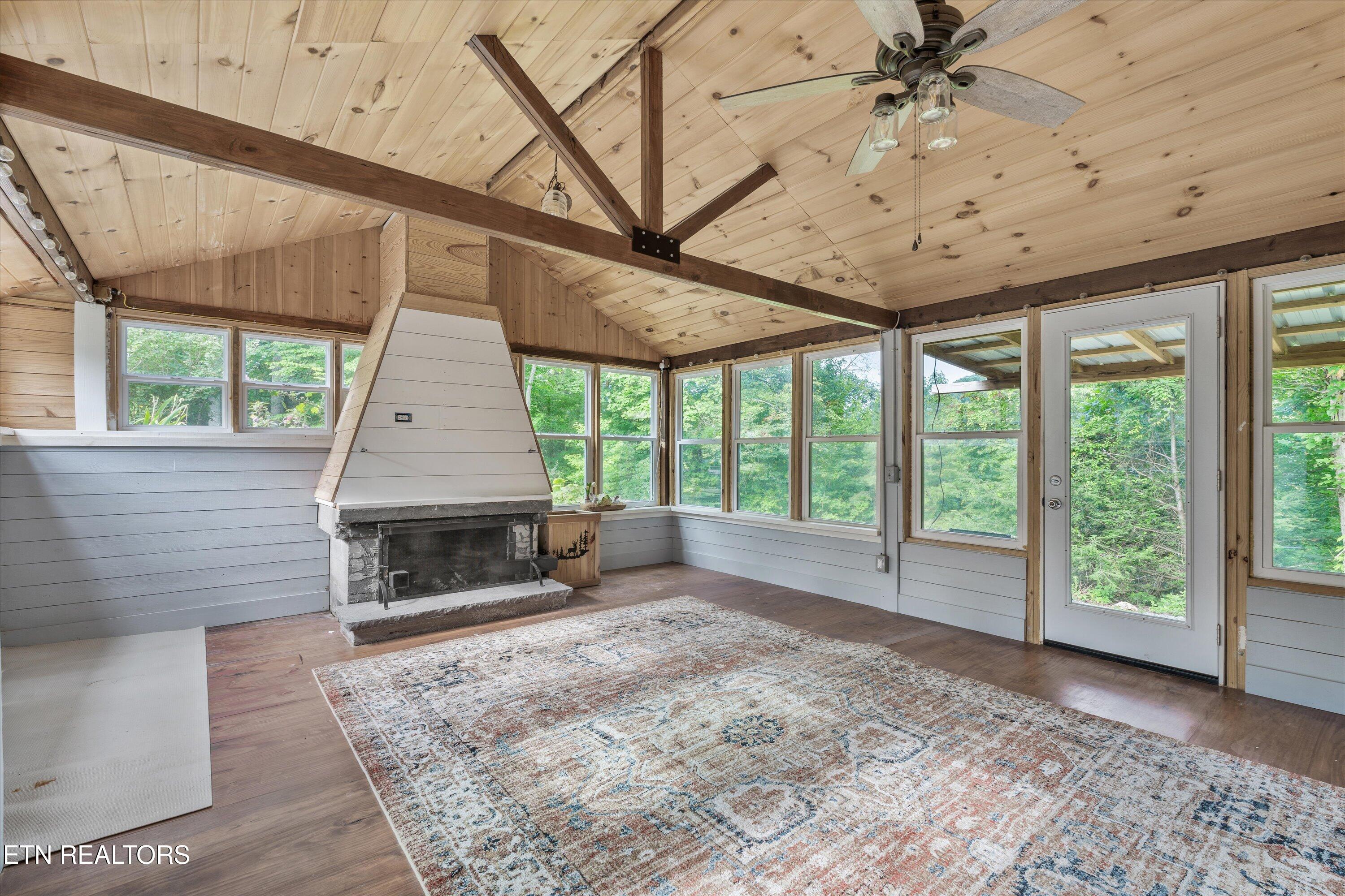 976 Lone Road Pioneer, TN 37847 - Photo 5 of 40 four seasons room