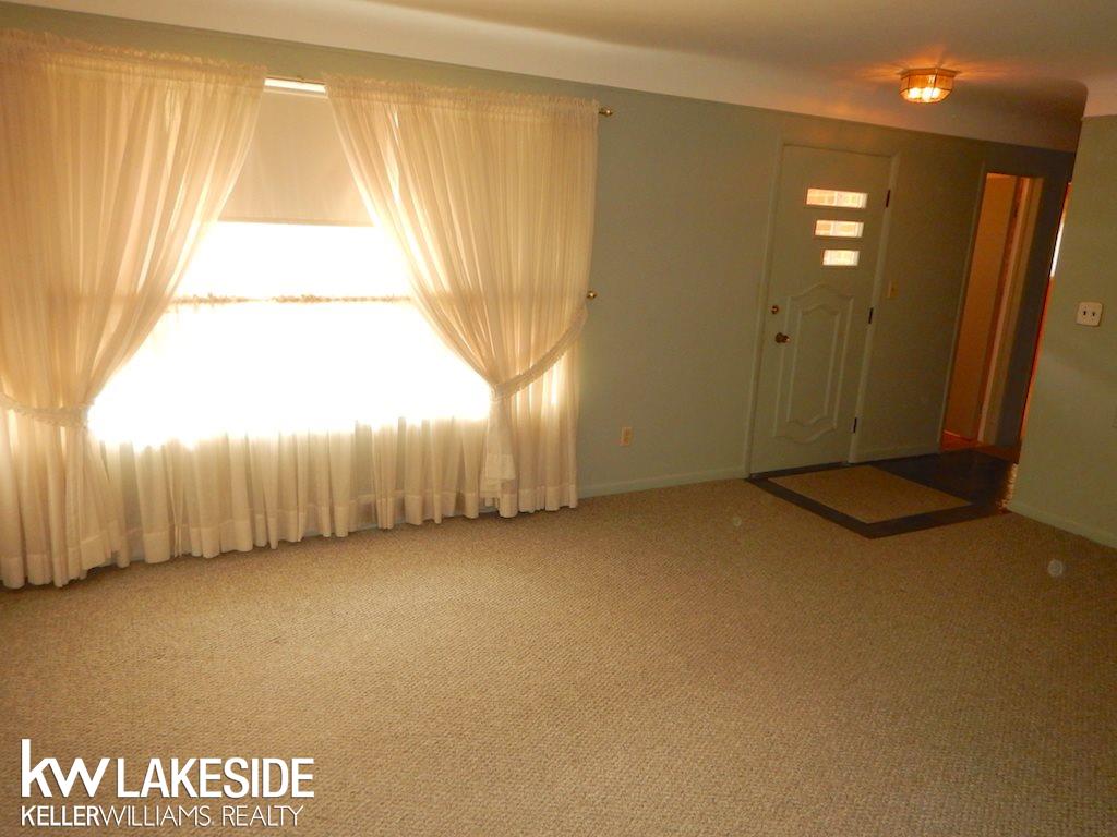 24860 Roxana Avenue Eastpointe, MI 48021 - Photo 11 of 22 31324241-10.JPG